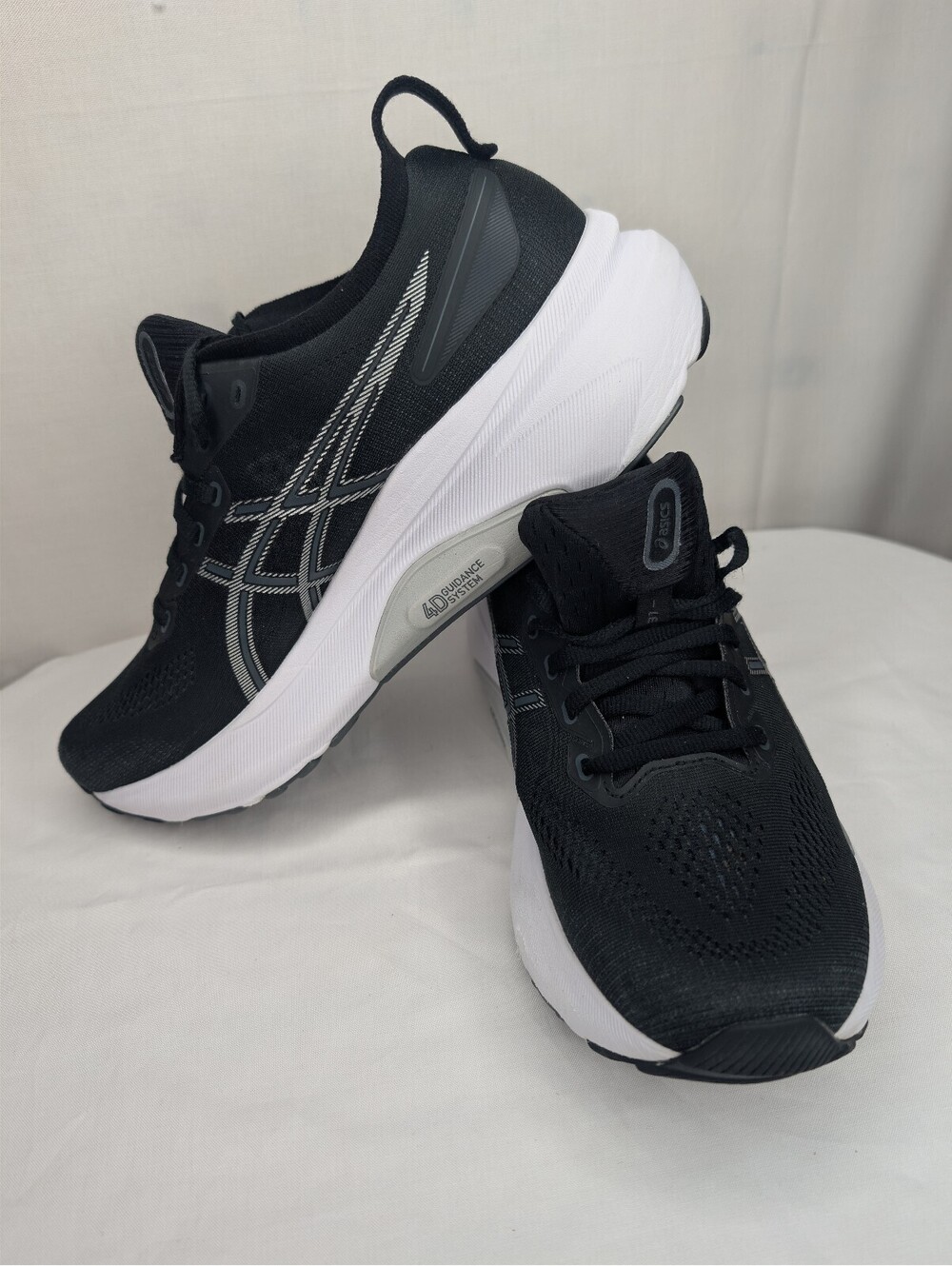 ASICS Gel-Kayano 29 Running Shoes Black and White Size 10.5